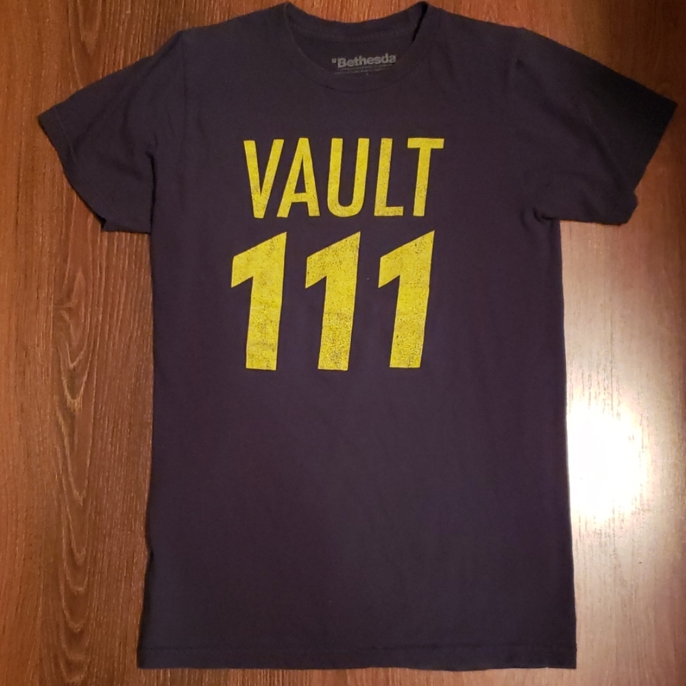 Used Bethesda's "Fallout 4: Vault 111" T-shirt
